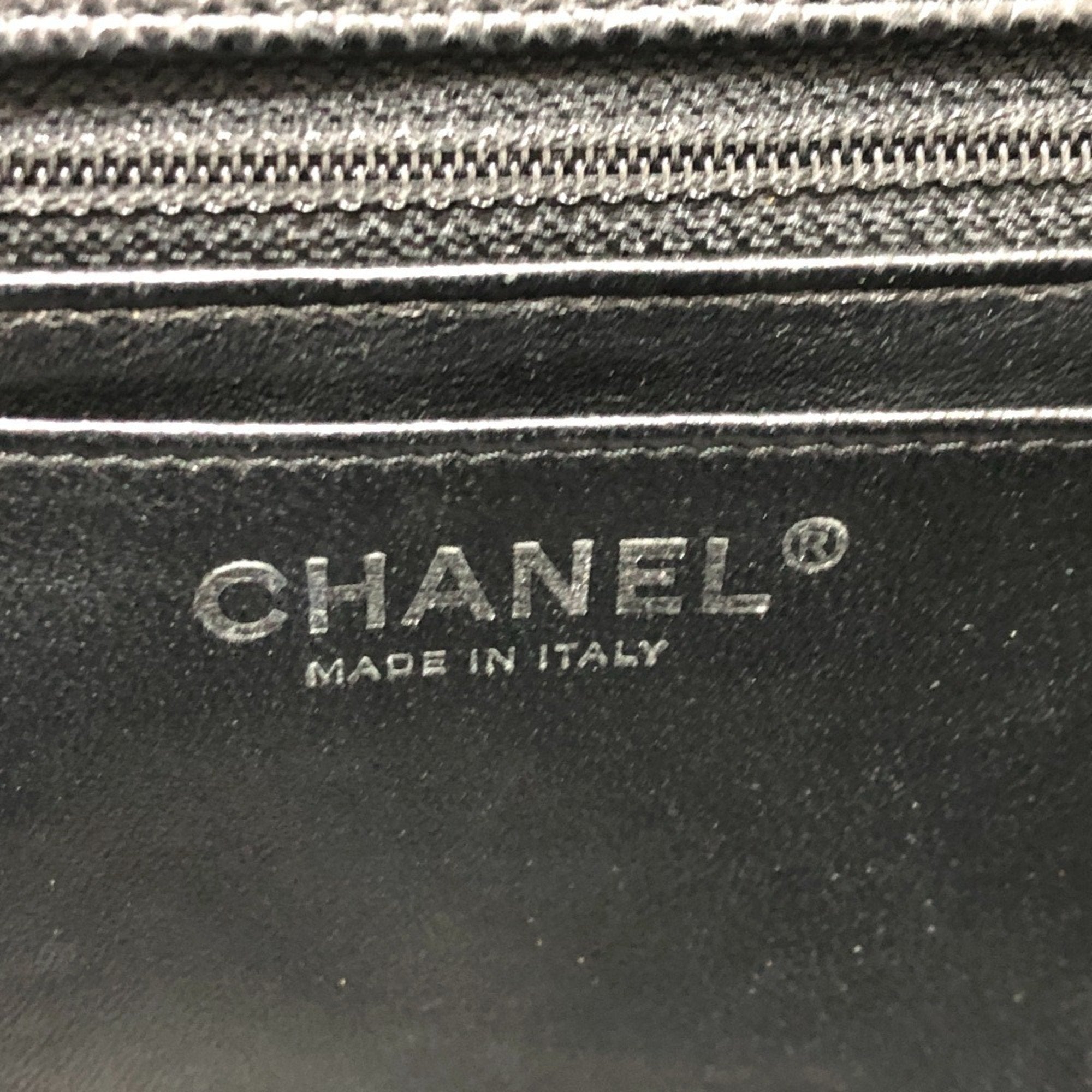Chanel Black Grained Calfskin Shoulder Bag (Pre-Owned)