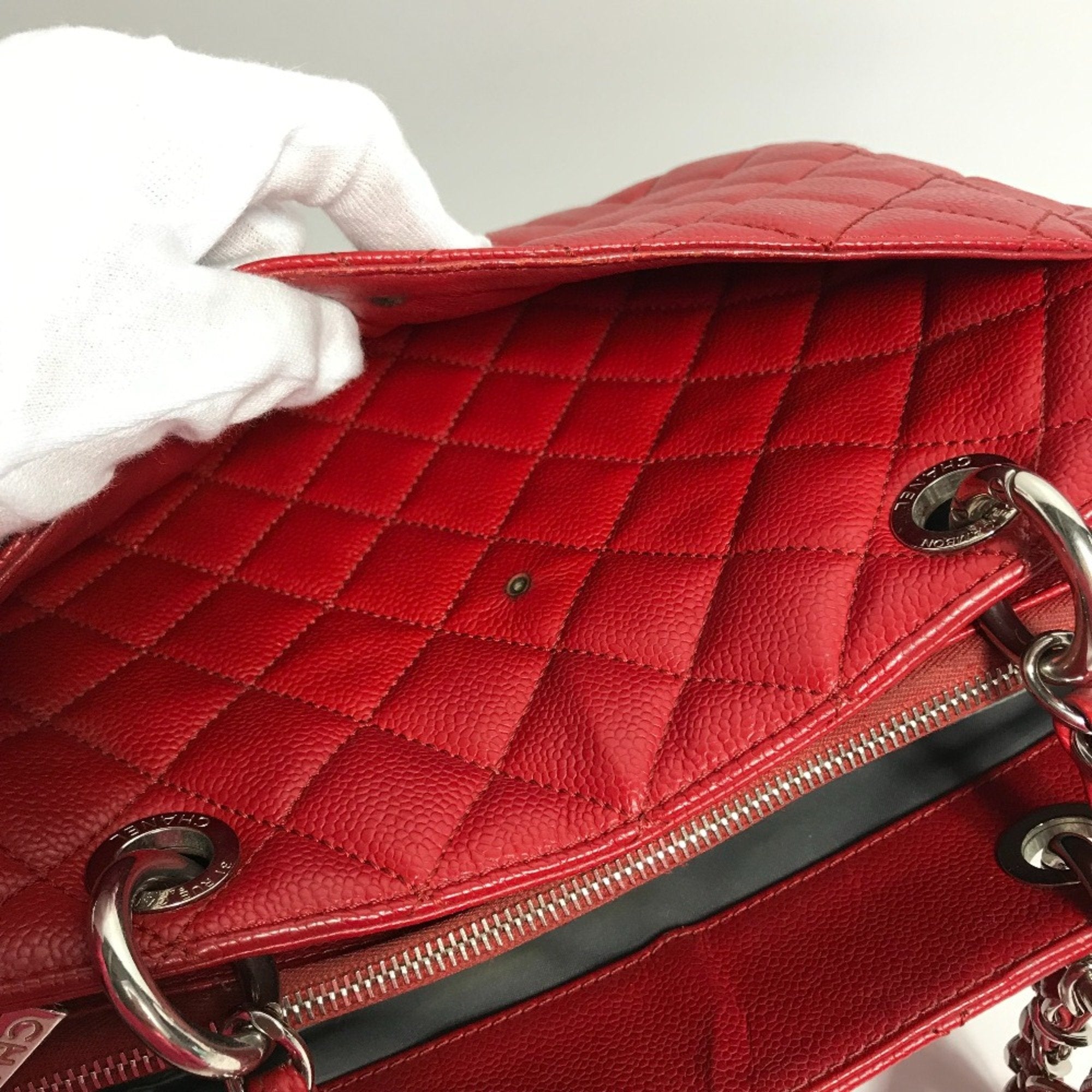 Chanel Red Leather Tote Bag (Pre-Owned)
