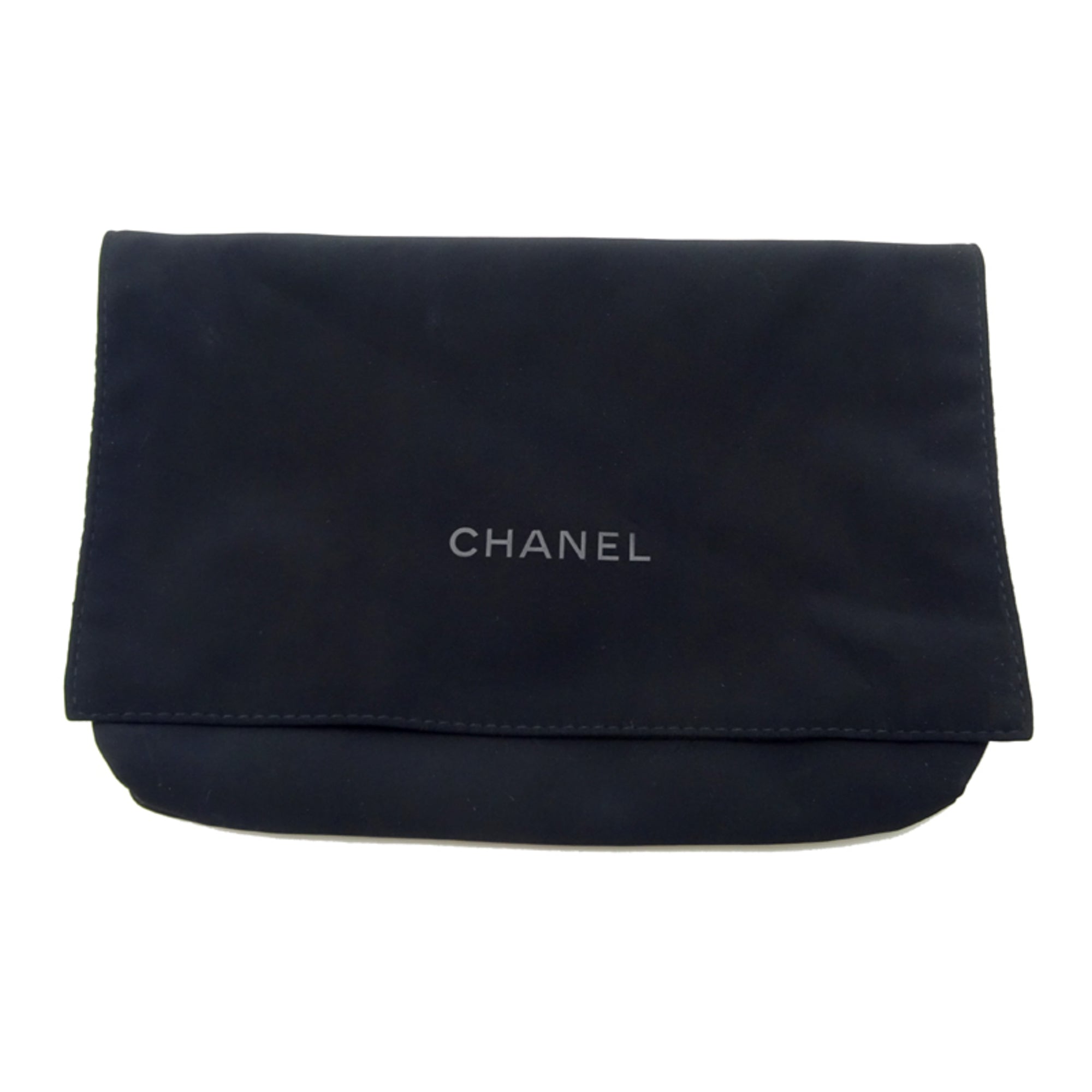 Chanel Matelasse Silver Leather Shoulder Bag (Pre-Owned)