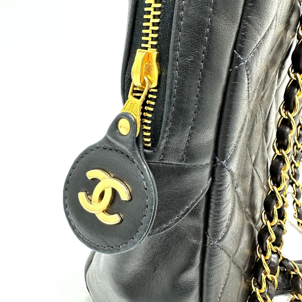 Chanel Black Leather Shoulder Bag (Pre-Owned)