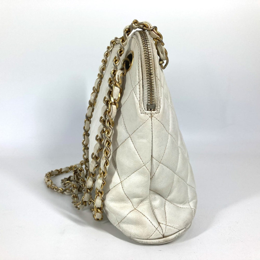 Chanel White Leather Shoulder Bag (Pre-Owned)