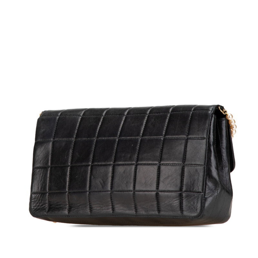 Chanel Black Leather Shoulder Bag (Pre-Owned)