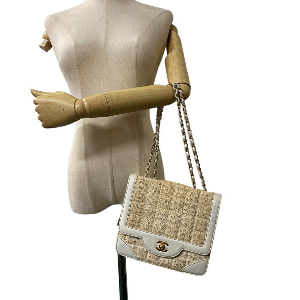 Chanel Beige White Tweed Leather Shoulder Bag (Pre-Owned)