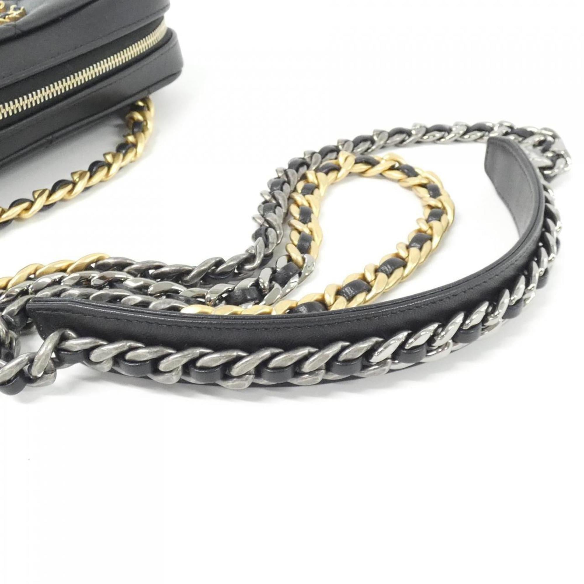 Chanel Black Leather Shoulder Bag (Pre-Owned)