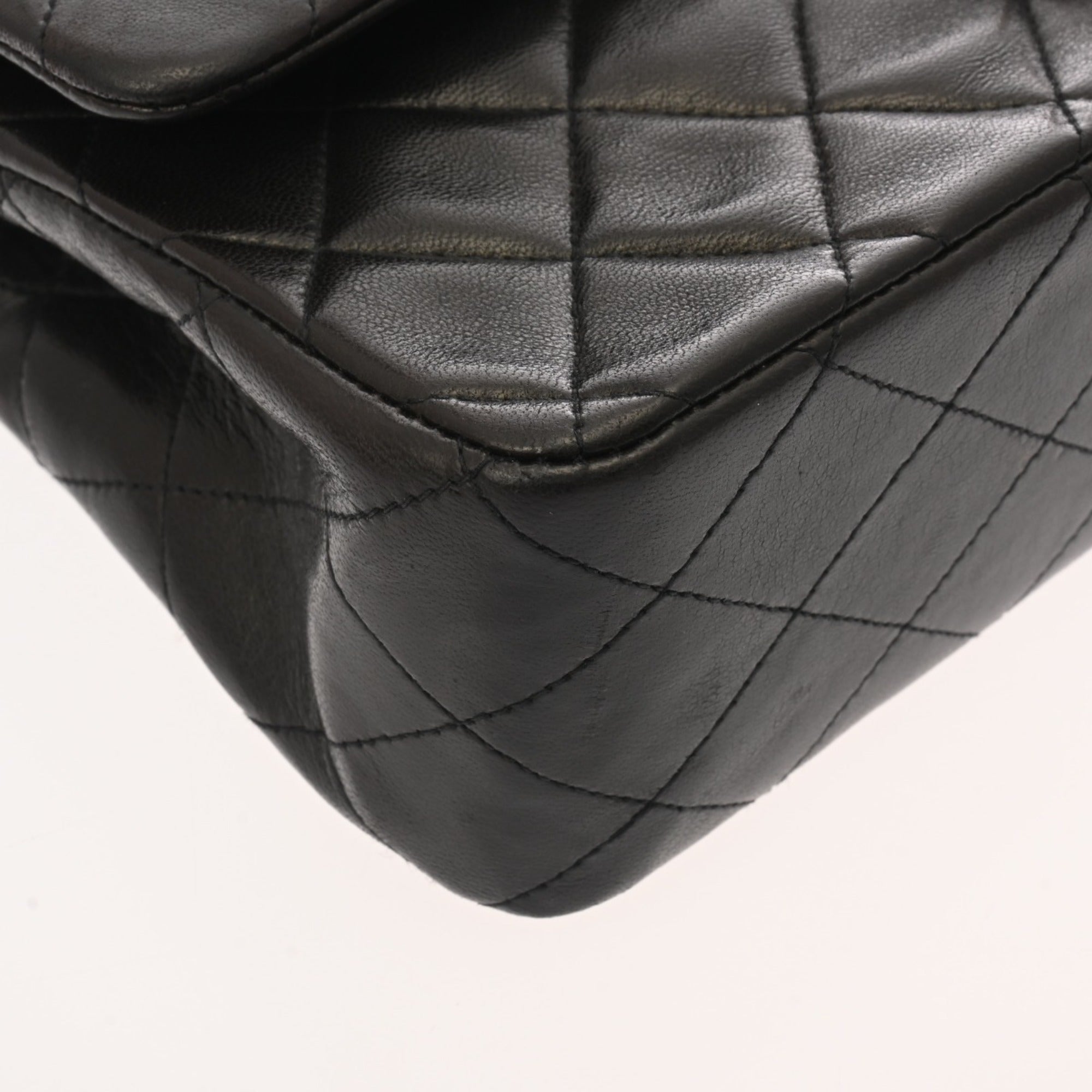 Chanel Black Leather Shoulder Bag (Pre-Owned)