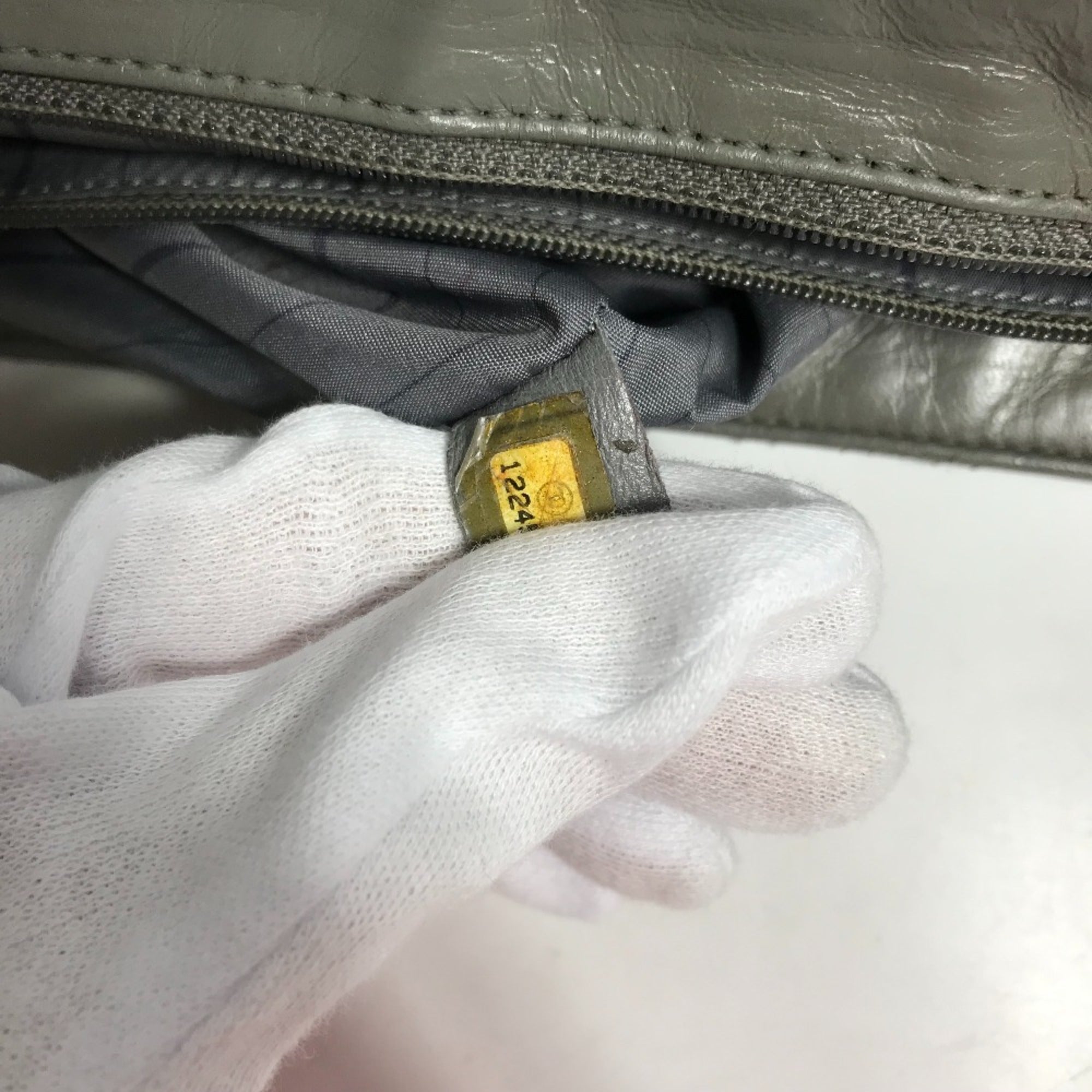 Chanel Gray Leather Shoulder Bag (Pre-Owned)