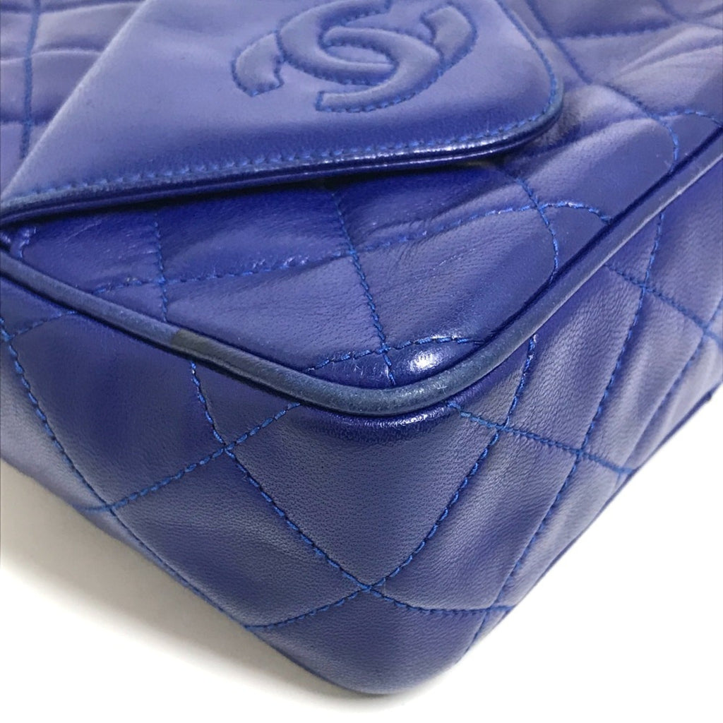 Chanel Blue Leather Shoulder Bag (Pre-Owned)