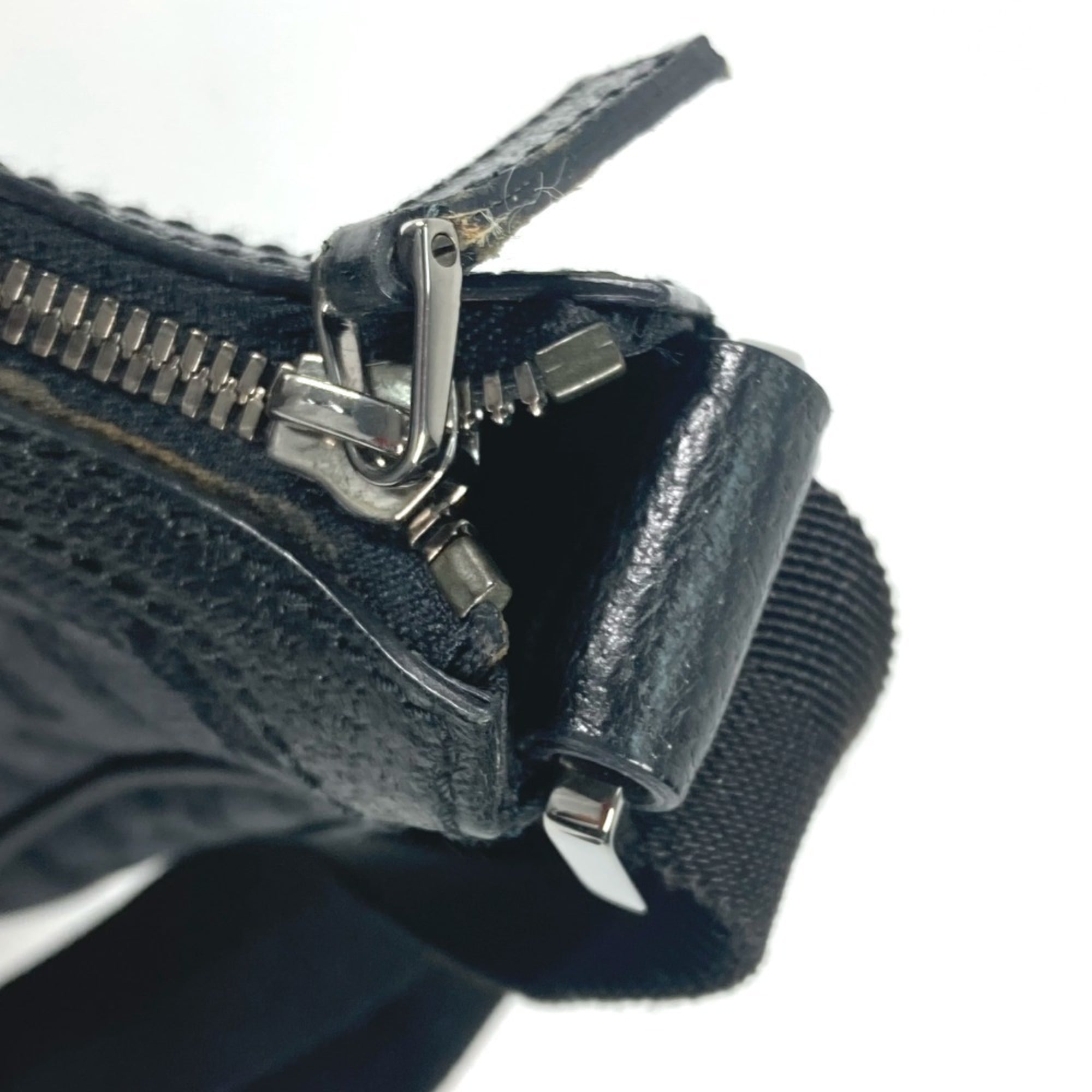 Gucci Black Gg Canvas Shoulder Bag (Pre-Owned)