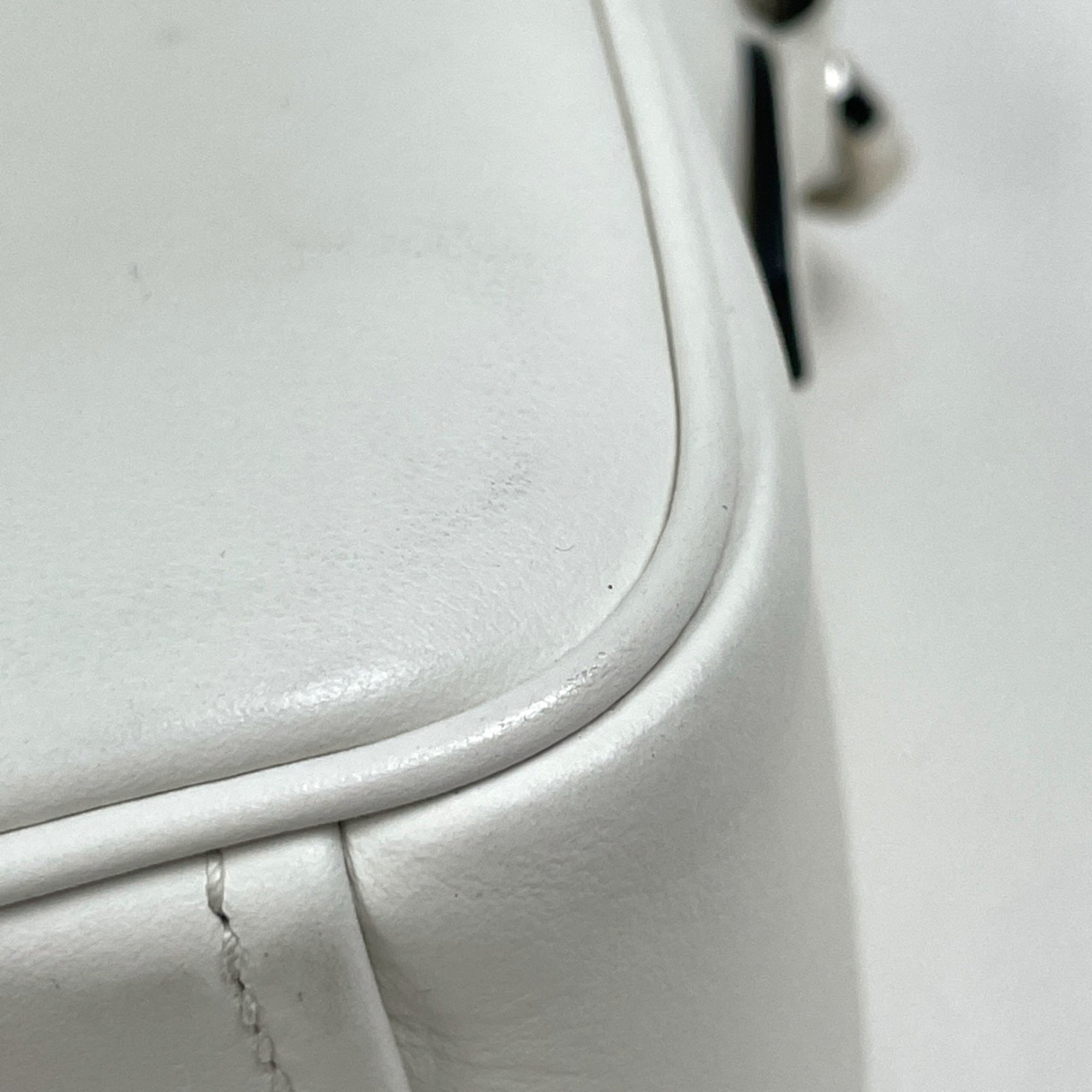 Prada White Leather Shoulder Bag (Pre-Owned)