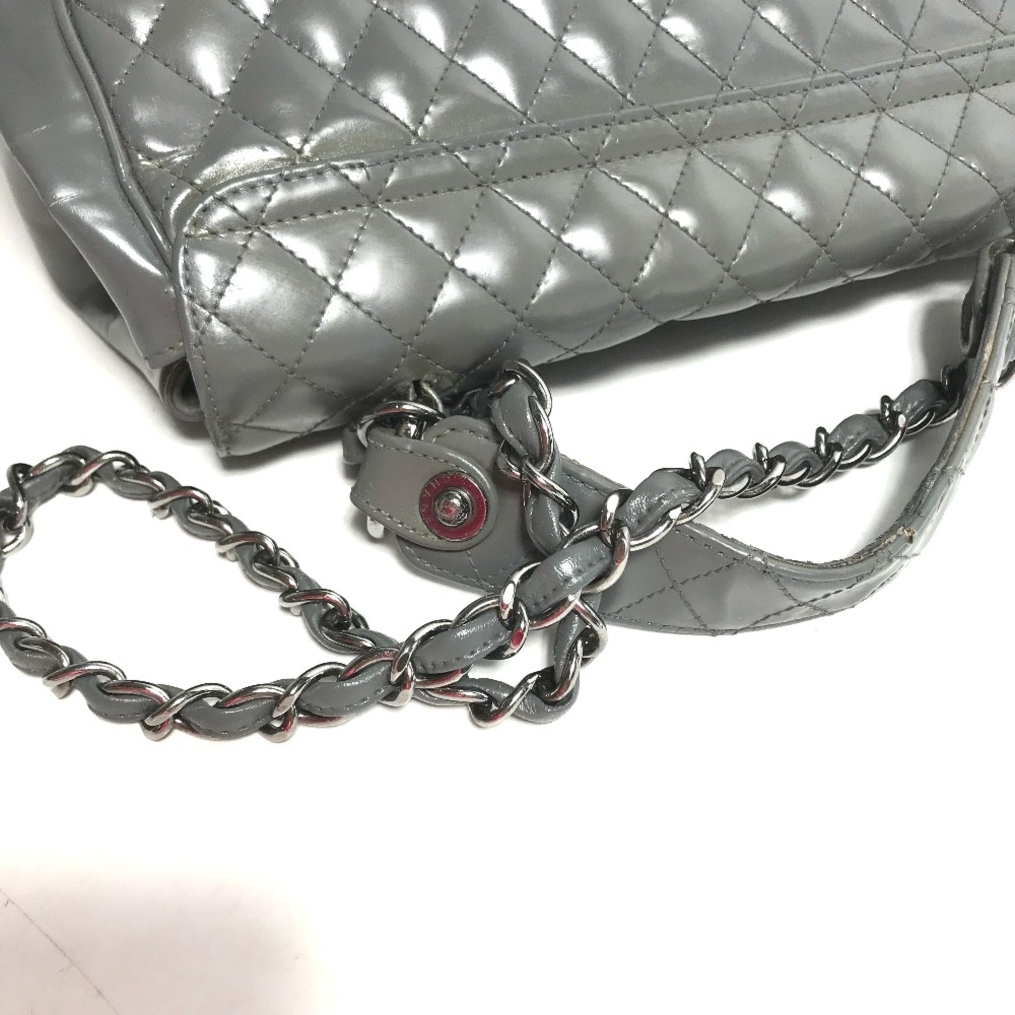 Chanel Gray Leather Shoulder Bag (Pre-Owned)