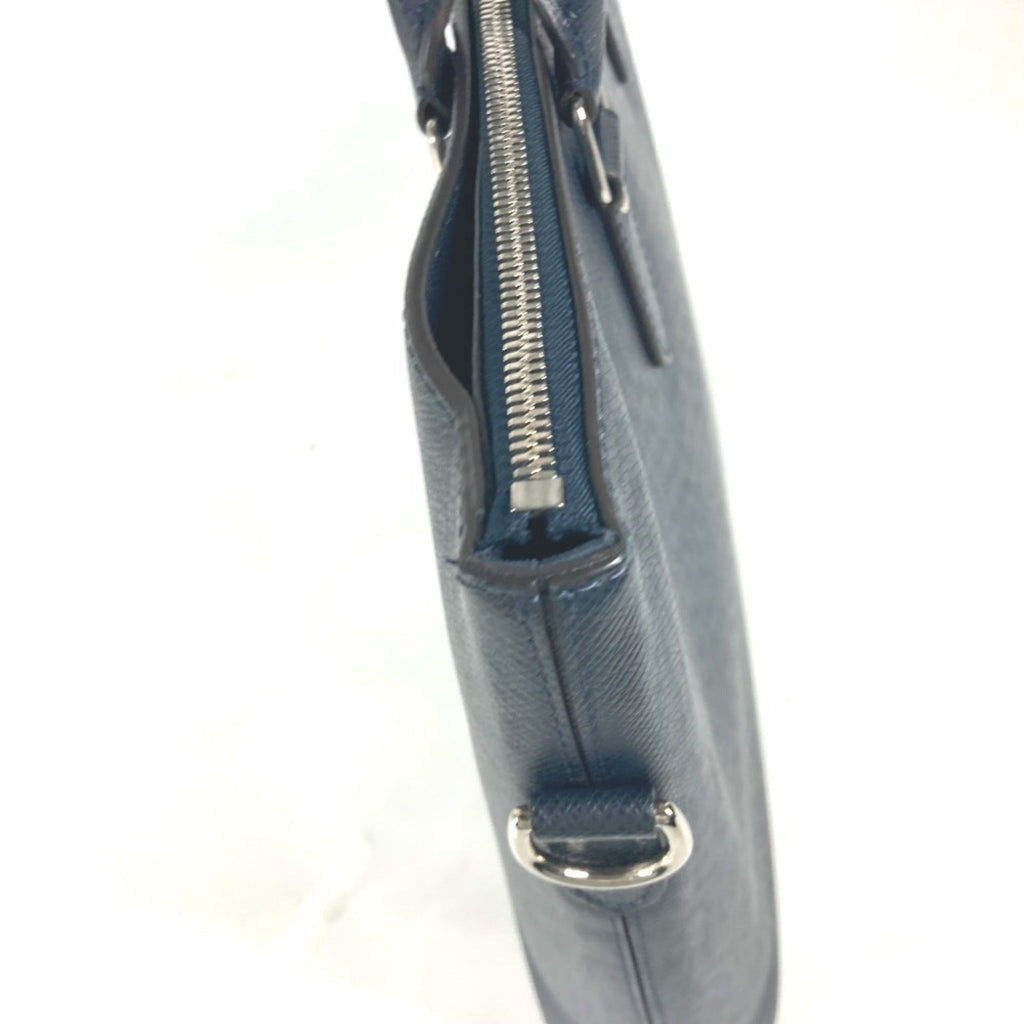 Louis Vuitton Navy Taiga Leather Shoulder Bag (Pre-Owned)