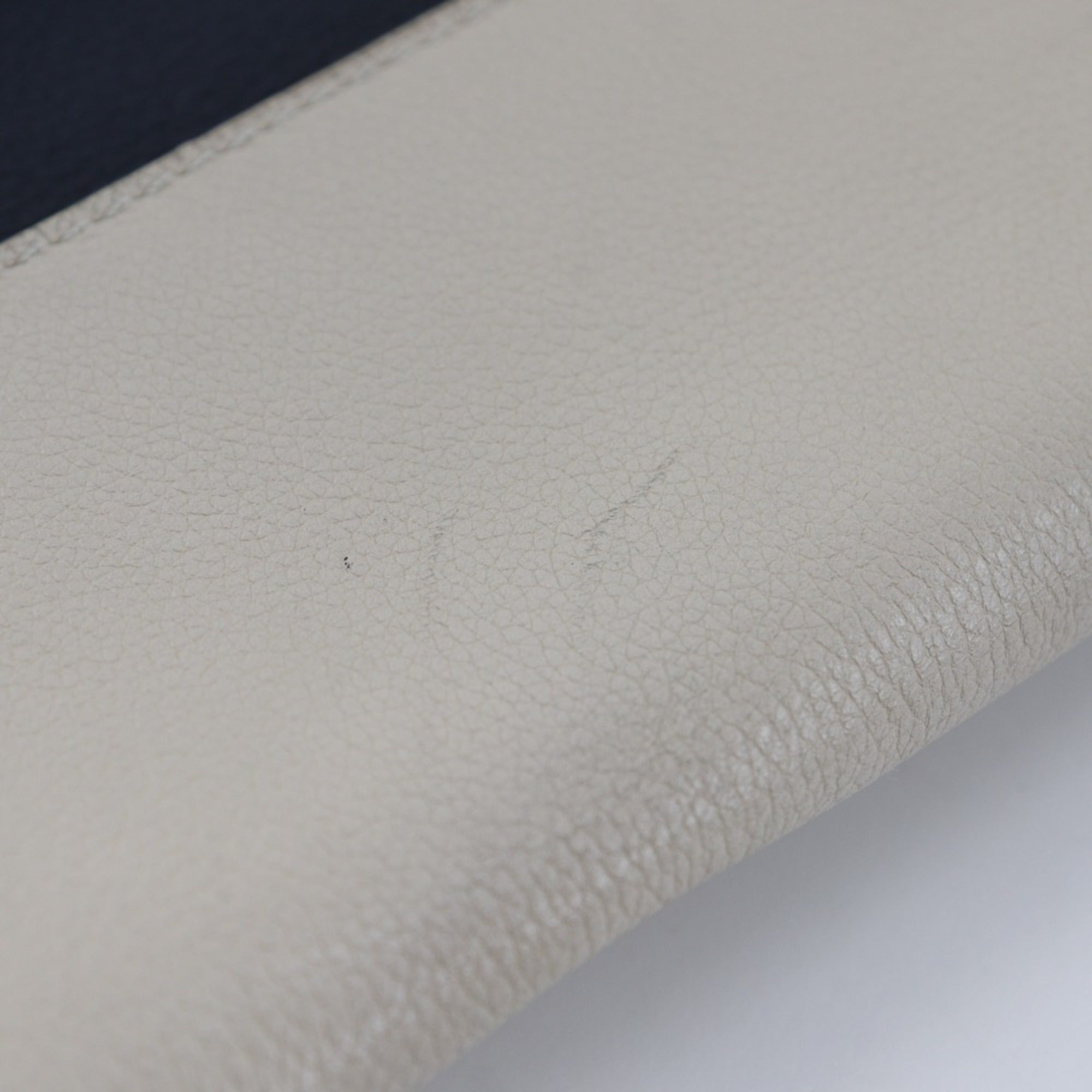 Louis Vuitton Beige Black Leather Tote Bag (Pre-Owned)