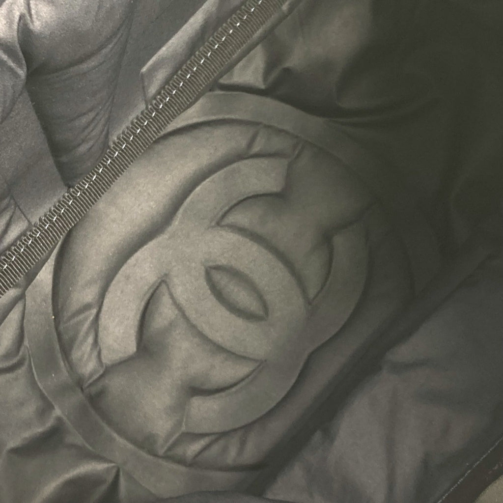 Chanel White Nylon Shoulder Bag (Pre-Owned)
