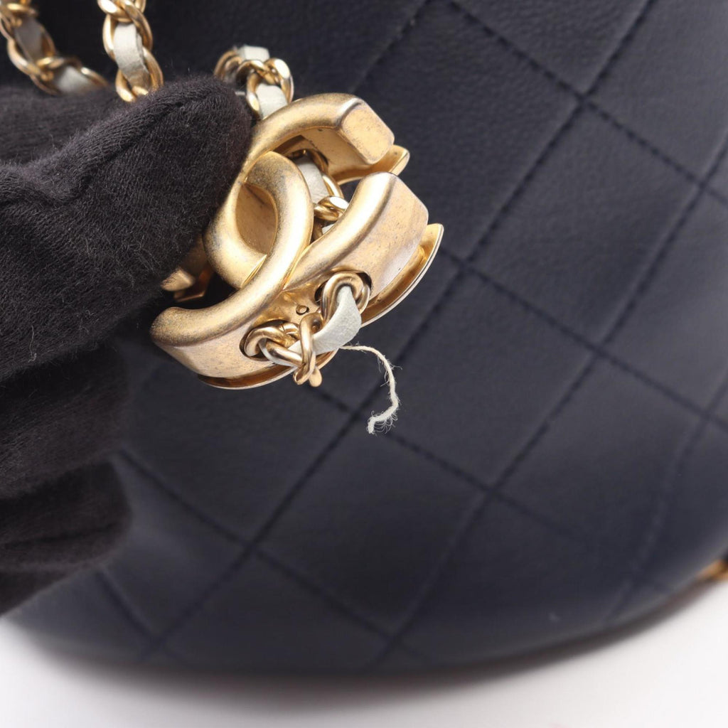 Chanel Multi-Color Navy Leather Fabric Shoulder Bag (Pre-Owned)
