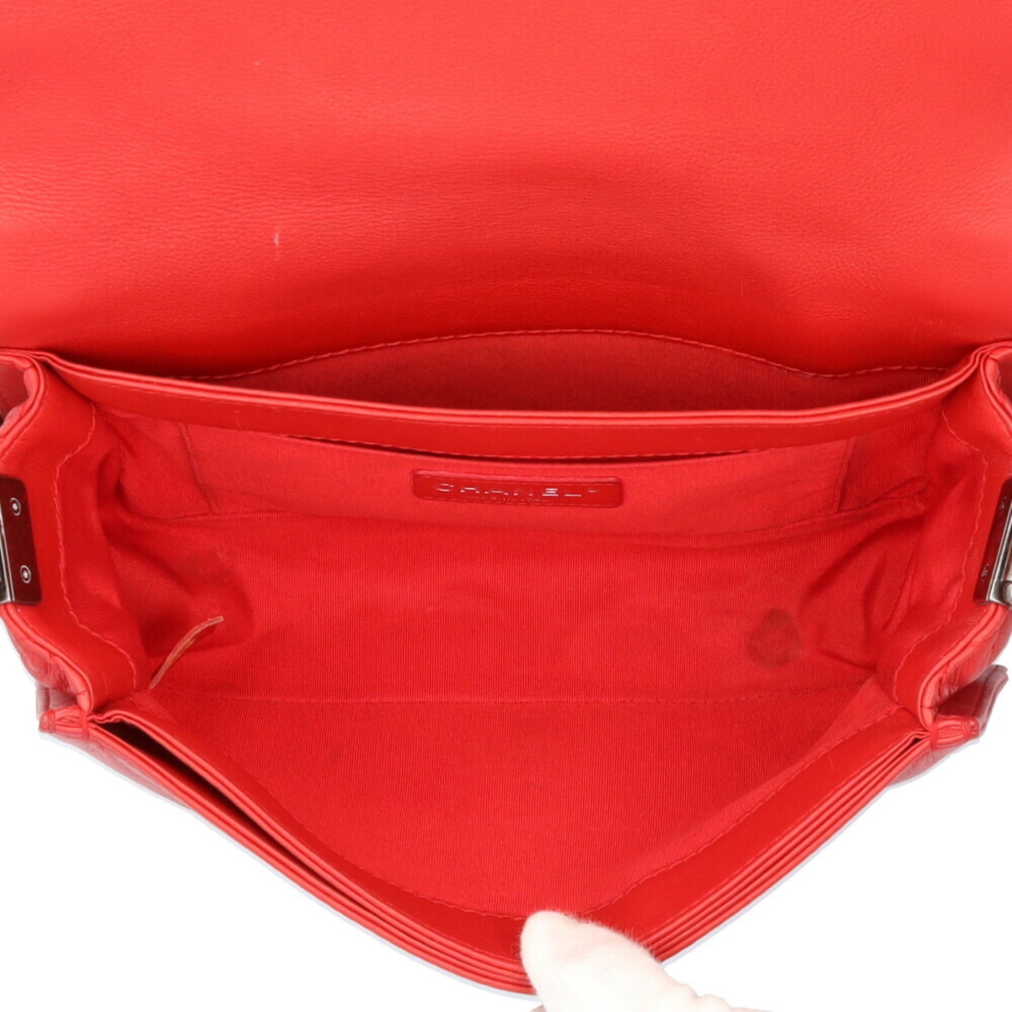 Chanel Boy Chanel Red Color Leather Shoulder Bag (Pre-Owned)