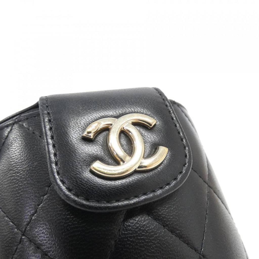 Chanel Black Leather Shoulder Bag (Pre-Owned)
