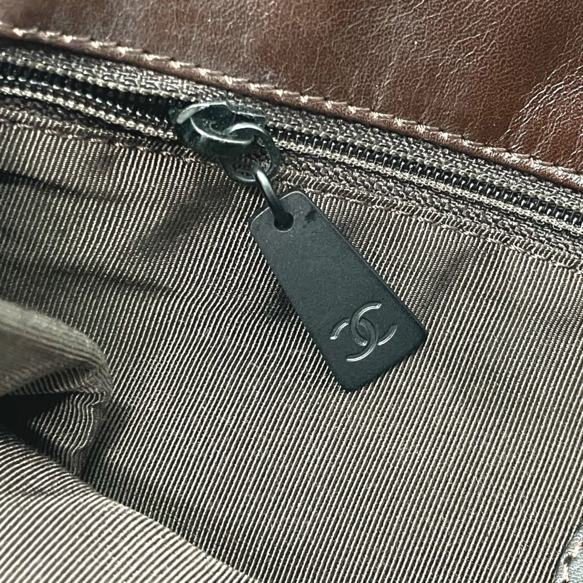 Chanel Brown Leather Shoulder Bag (Pre-Owned)