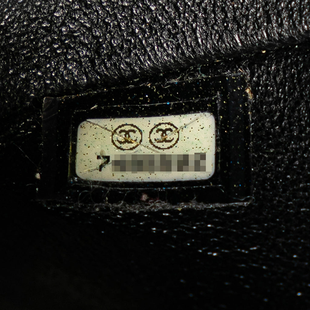 Chanel Black Leather Shoulder Bag (Pre-Owned)