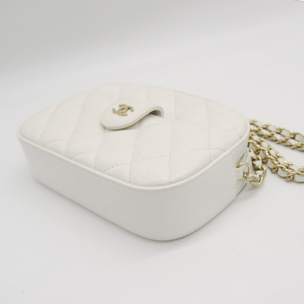 Chanel White Grained Calfskin Shoulder Bag (Pre-Owned)