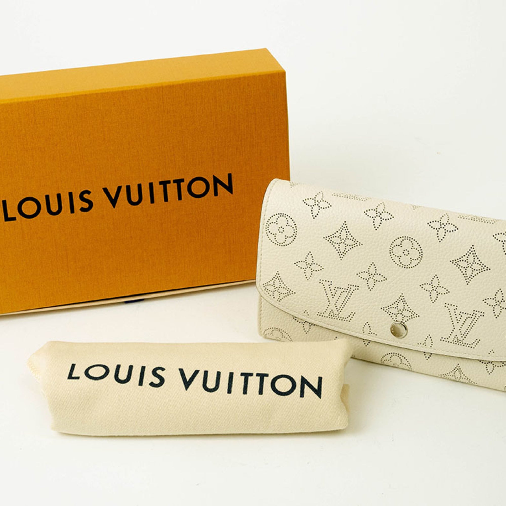 Louis Vuitton Cream Lv Off White Leather Long Wallet (Bi-Fold) (Pre-Owned)