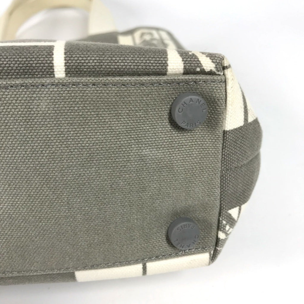 Chanel Gray Cloth Shoulder Bag (Pre-Owned)