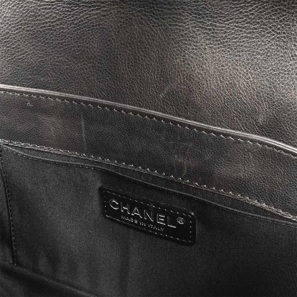 Chanel Black Leather Shoulder Bag (Pre-Owned)