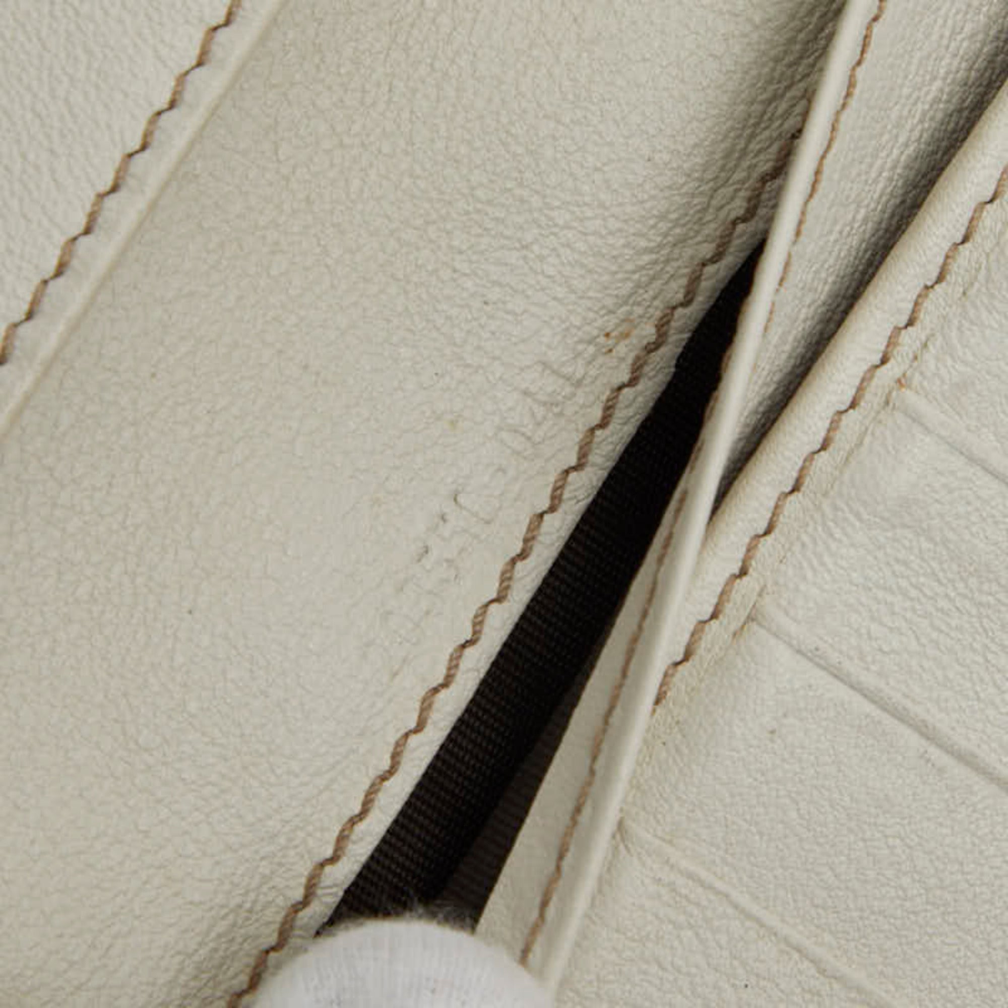 Gucci Beige White Canvas Leather Long Wallet (Bi-Fold) (Pre-Owned)