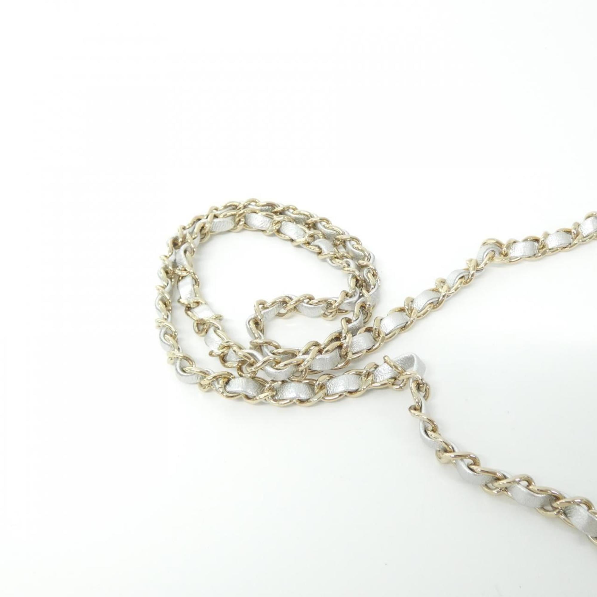 Chanel Silver Shoulder Bag (Pre-Owned)