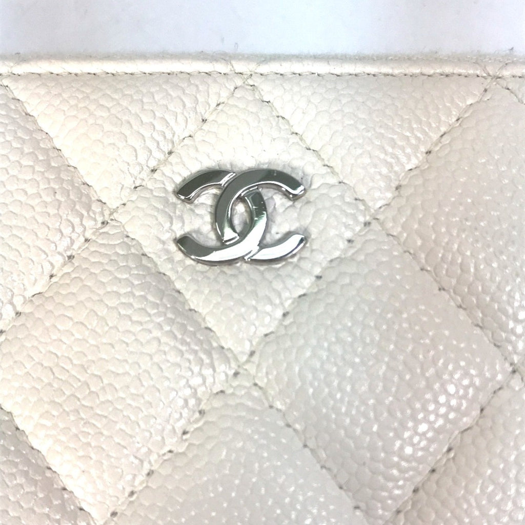 Chanel White Leather Long Wallet (Bi-Fold) (Pre-Owned)