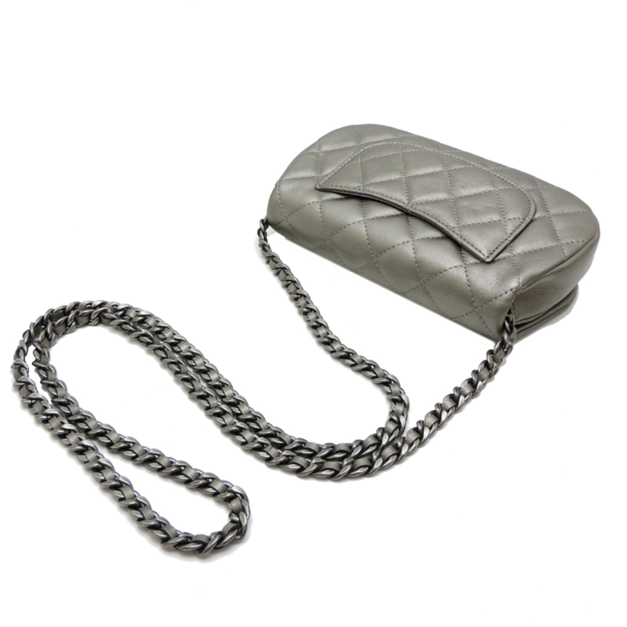 Chanel Matelasse Silver Leather Shoulder Bag (Pre-Owned)
