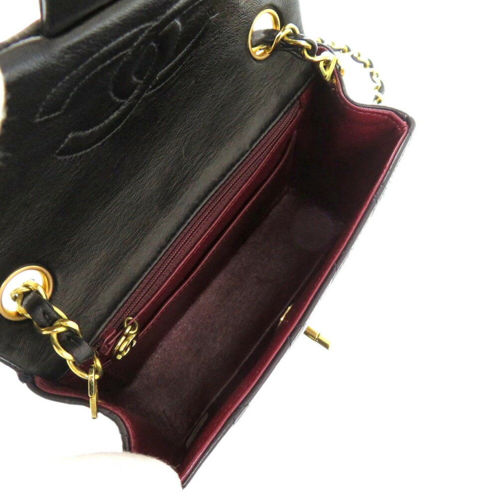 Chanel Black Leather Shoulder Bag (Pre-Owned)