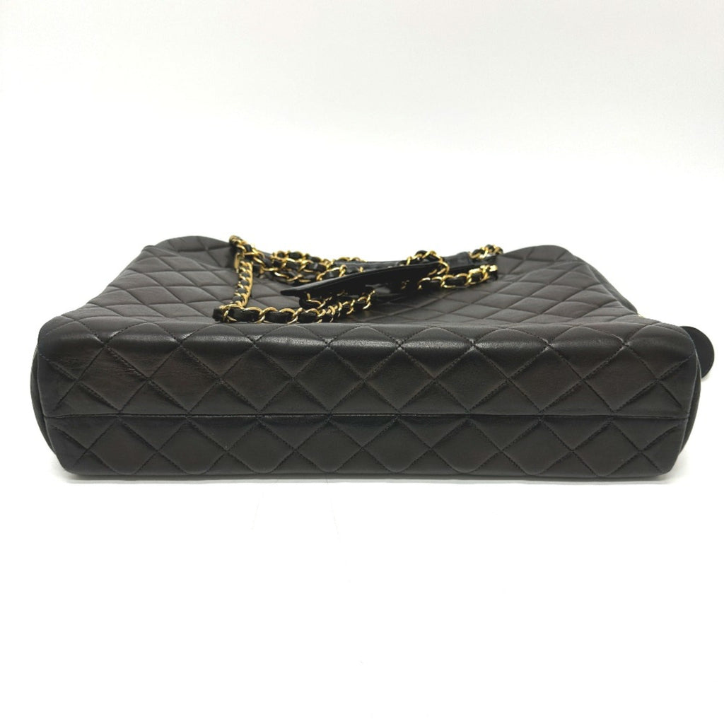 Chanel Black Leather Shoulder Bag (Pre-Owned)