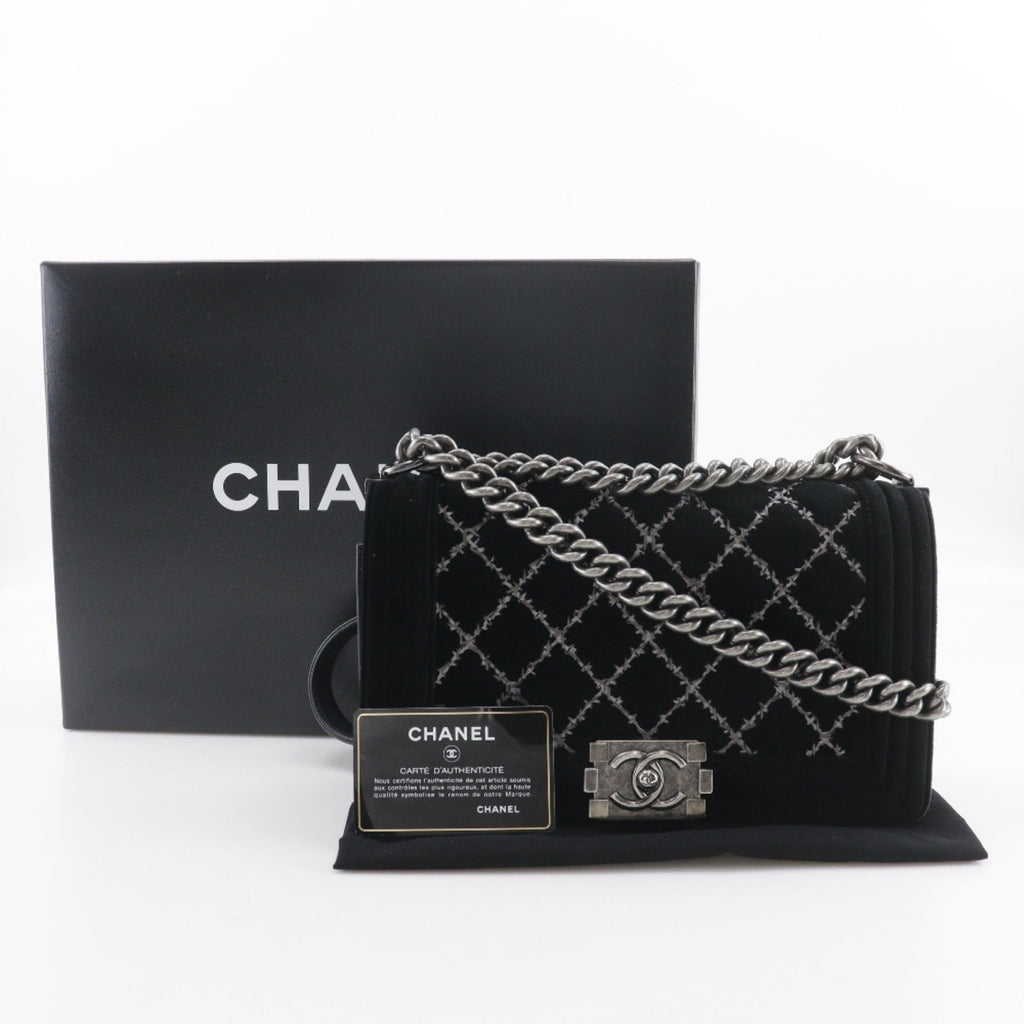 Chanel Black Leather Leather Shoulder Bag (Pre-Owned)