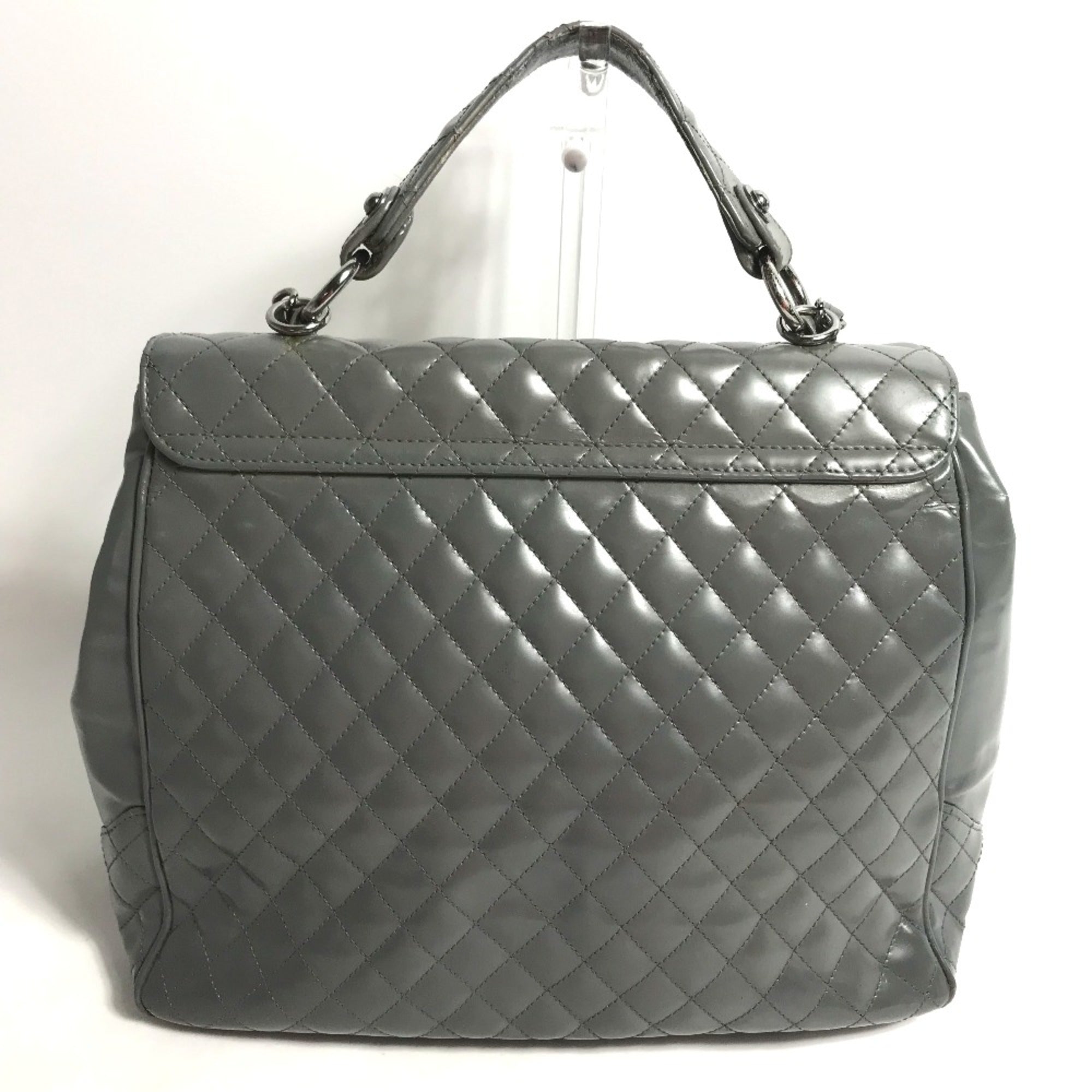 Chanel Gray Leather Shoulder Bag (Pre-Owned)