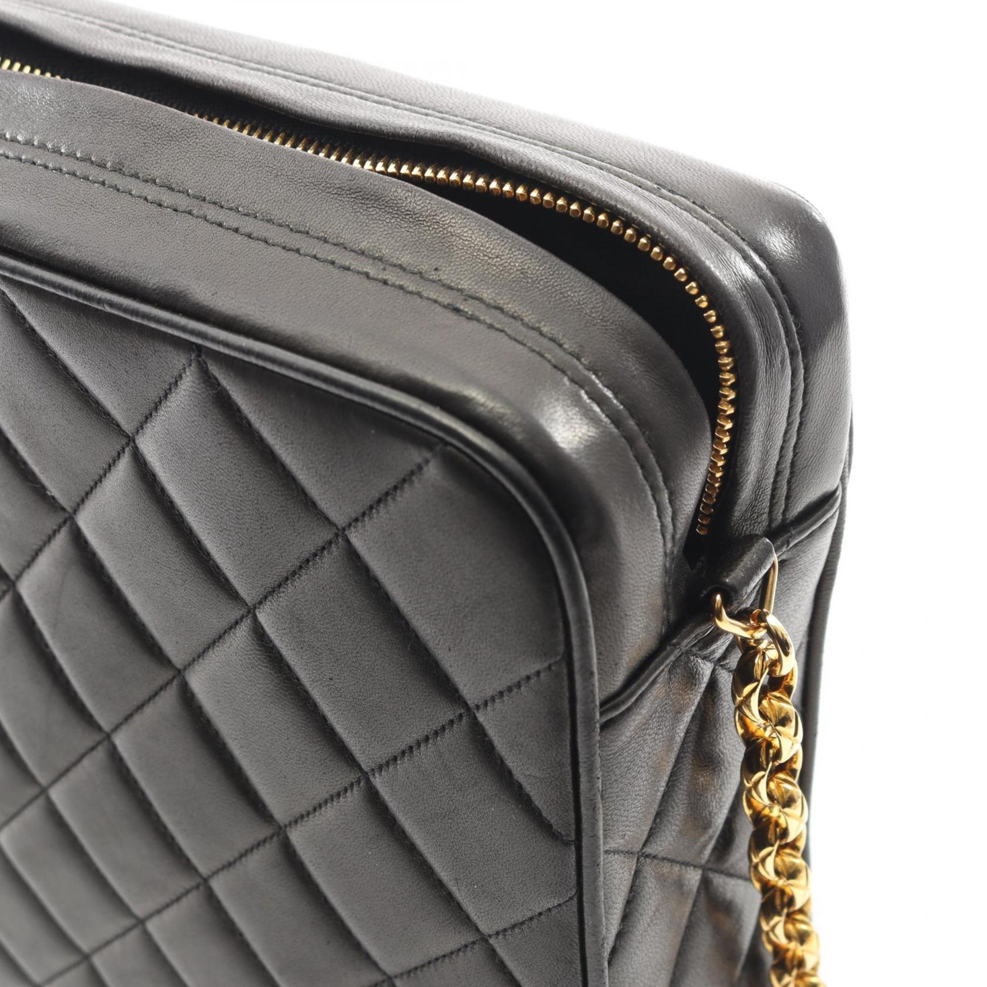 Chanel Black Leather Shoulder Bag (Pre-Owned)
