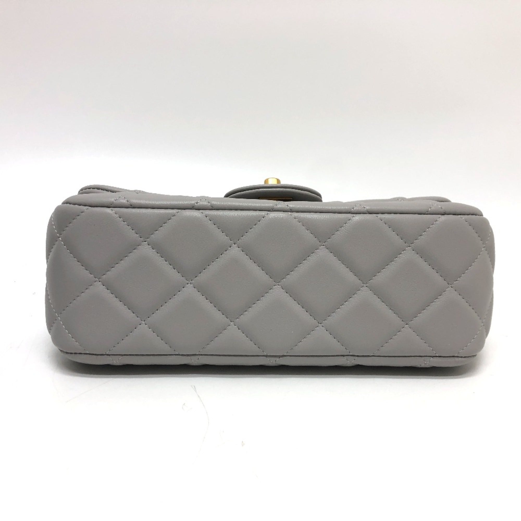 Chanel Gray Leather Shoulder Bag (Pre-Owned)