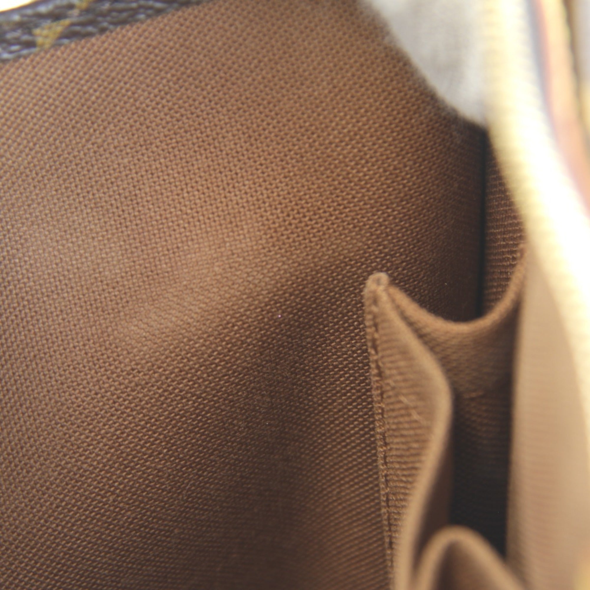 Louis Vuitton Brown Monogram Monogram Canvas Handbag (Pre-Owned)
