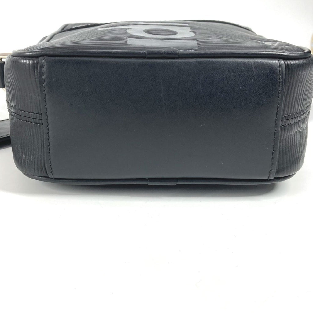 Louis Vuitton Black Epi Leather Pochette Shoulder Bag (Pre-Owned)