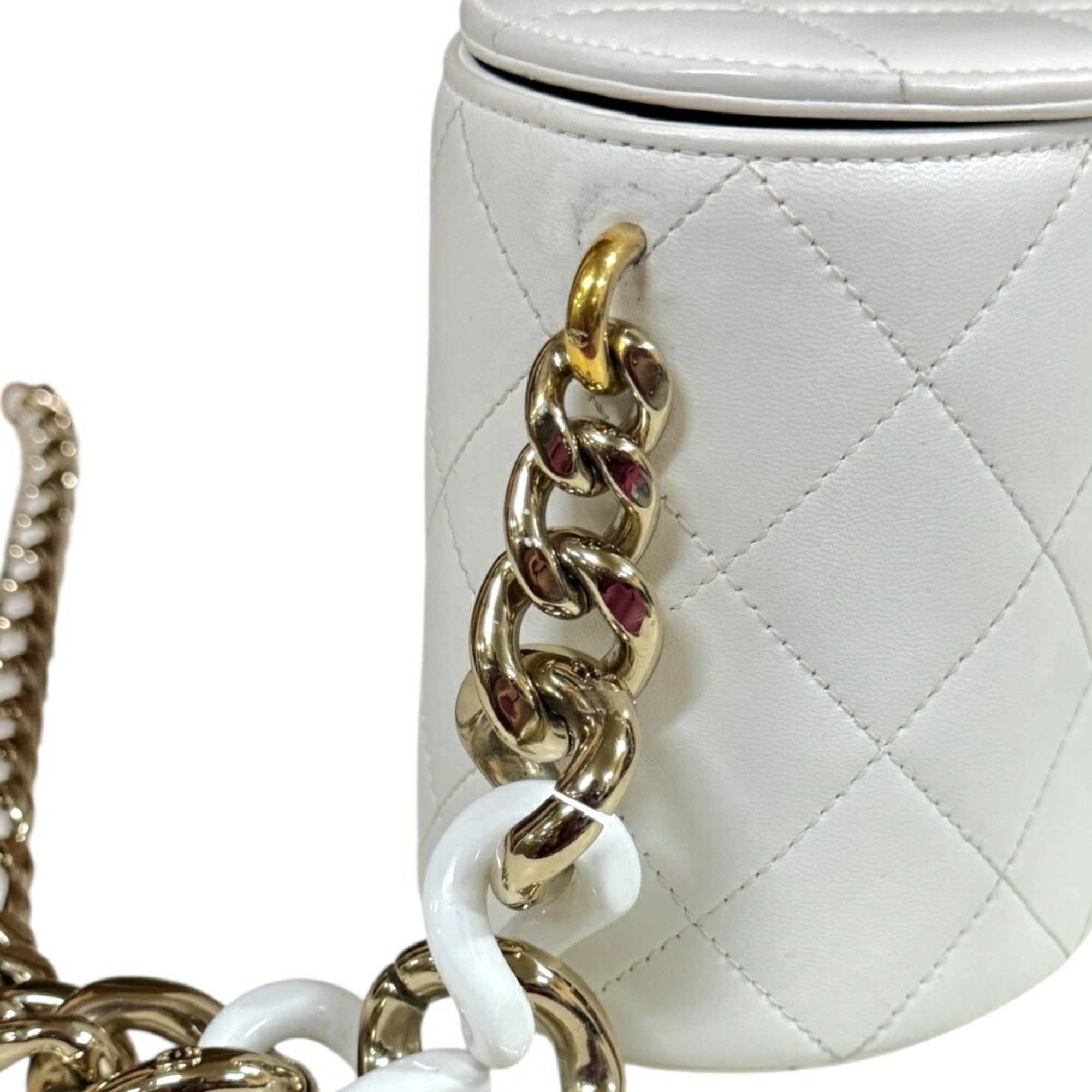 Chanel White Leather Shoulder Bag Vanity Bag (Pre-Owned)