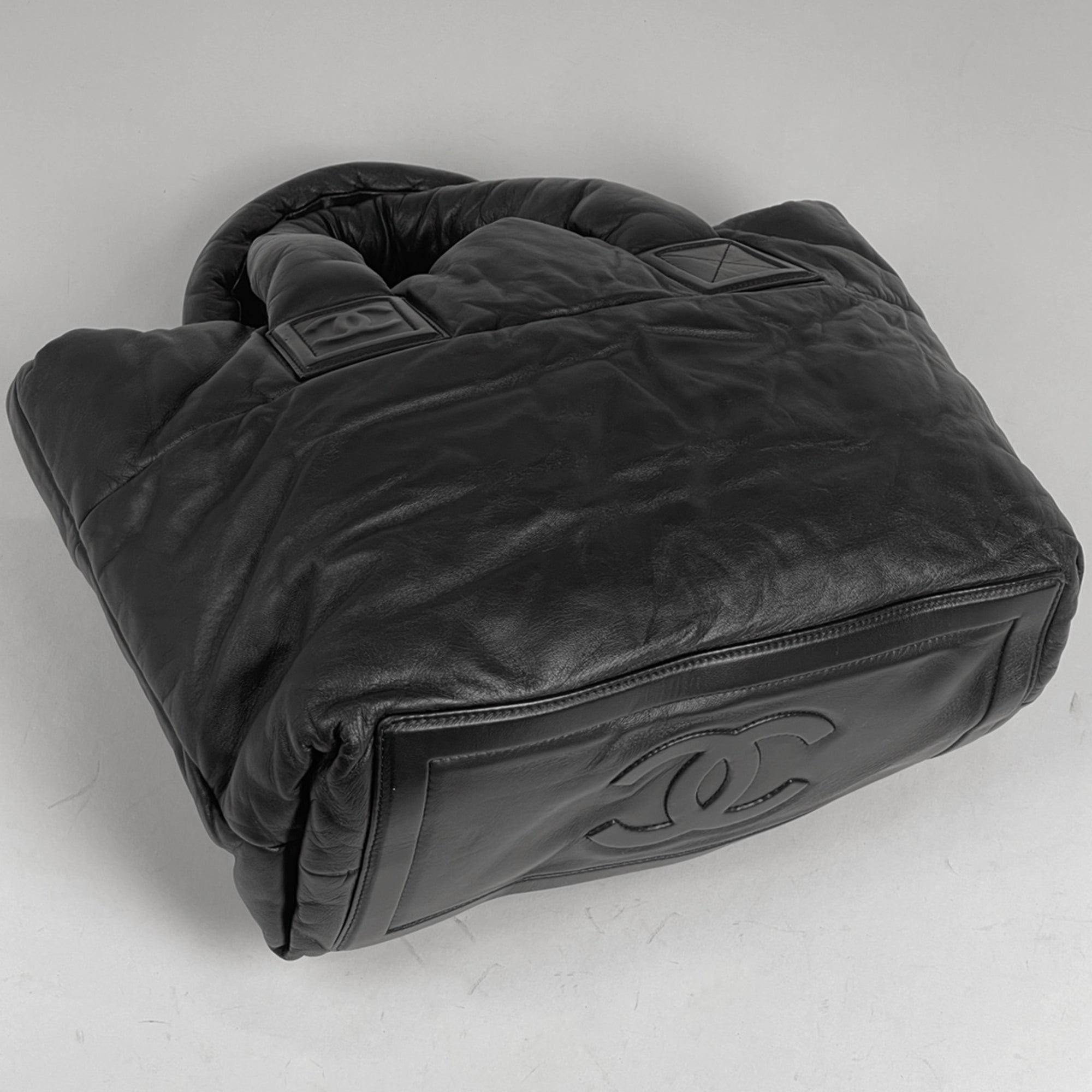 Chanel Black Leather Handbag Tote Bag (Pre-Owned)