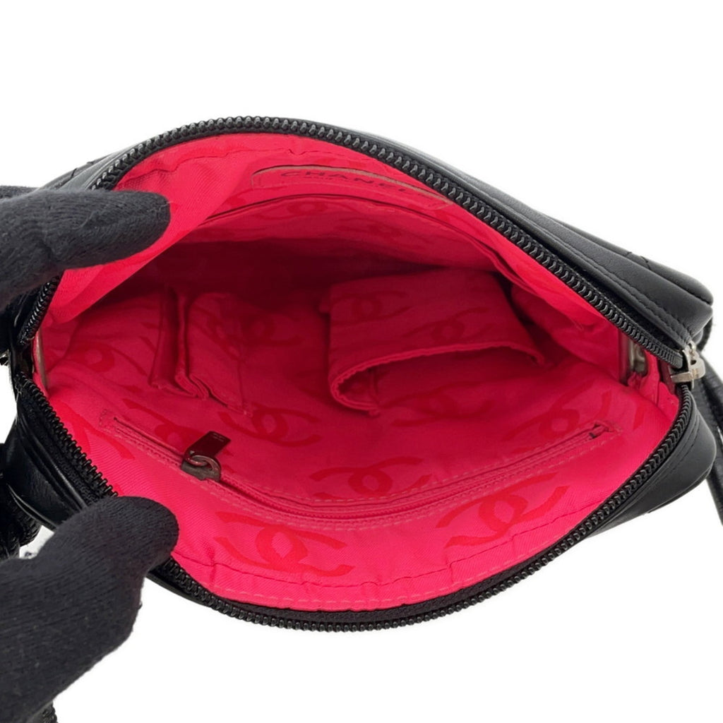 Chanel Black Leather Shoulder Bag (Pre-Owned)