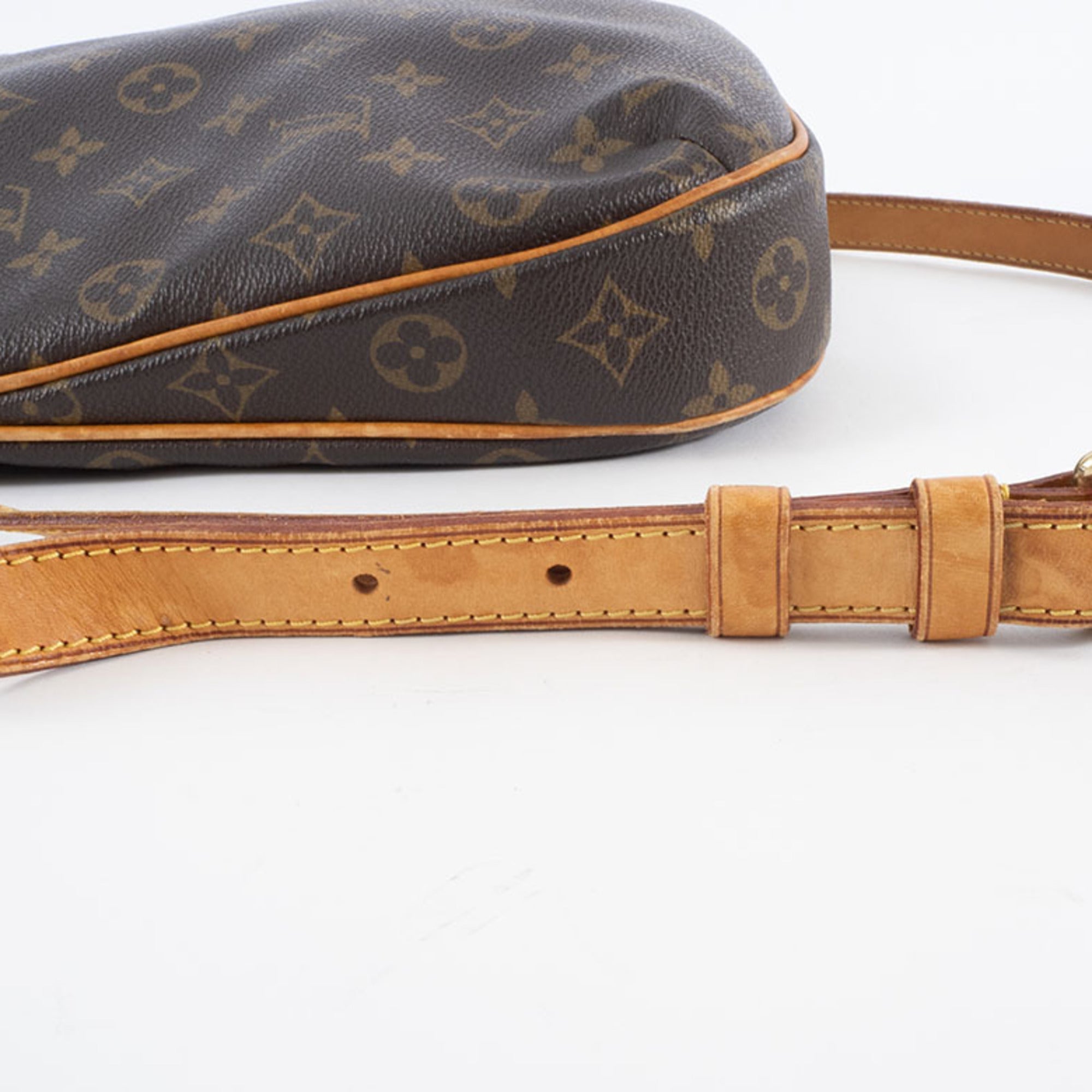 Louis Vuitton Brown Monogram Canvas Shoulder Bag (Pre-Owned)