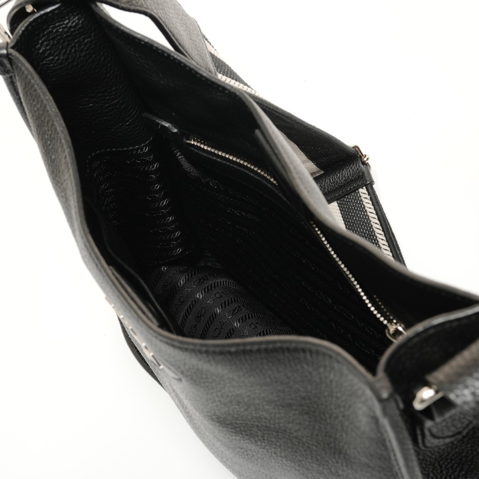 Prada Black Leather Shoulder Bag (Pre-Owned)