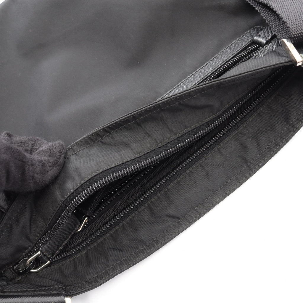Prada Black Nylon Saffiano Triangle Handbag Shoulder Bag (Pre-Owned)