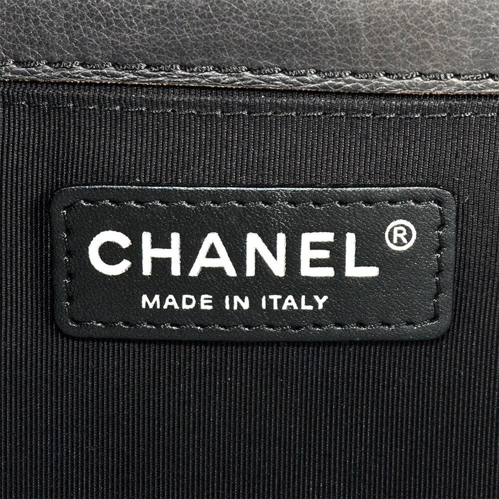 Chanel Black Leather Shoulder Bag (Pre-Owned)