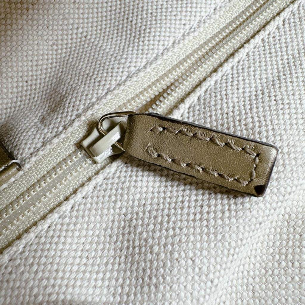 Gucci Gg Canvas Beige Gg Canvas Handbag Tote Bag (Pre-Owned)