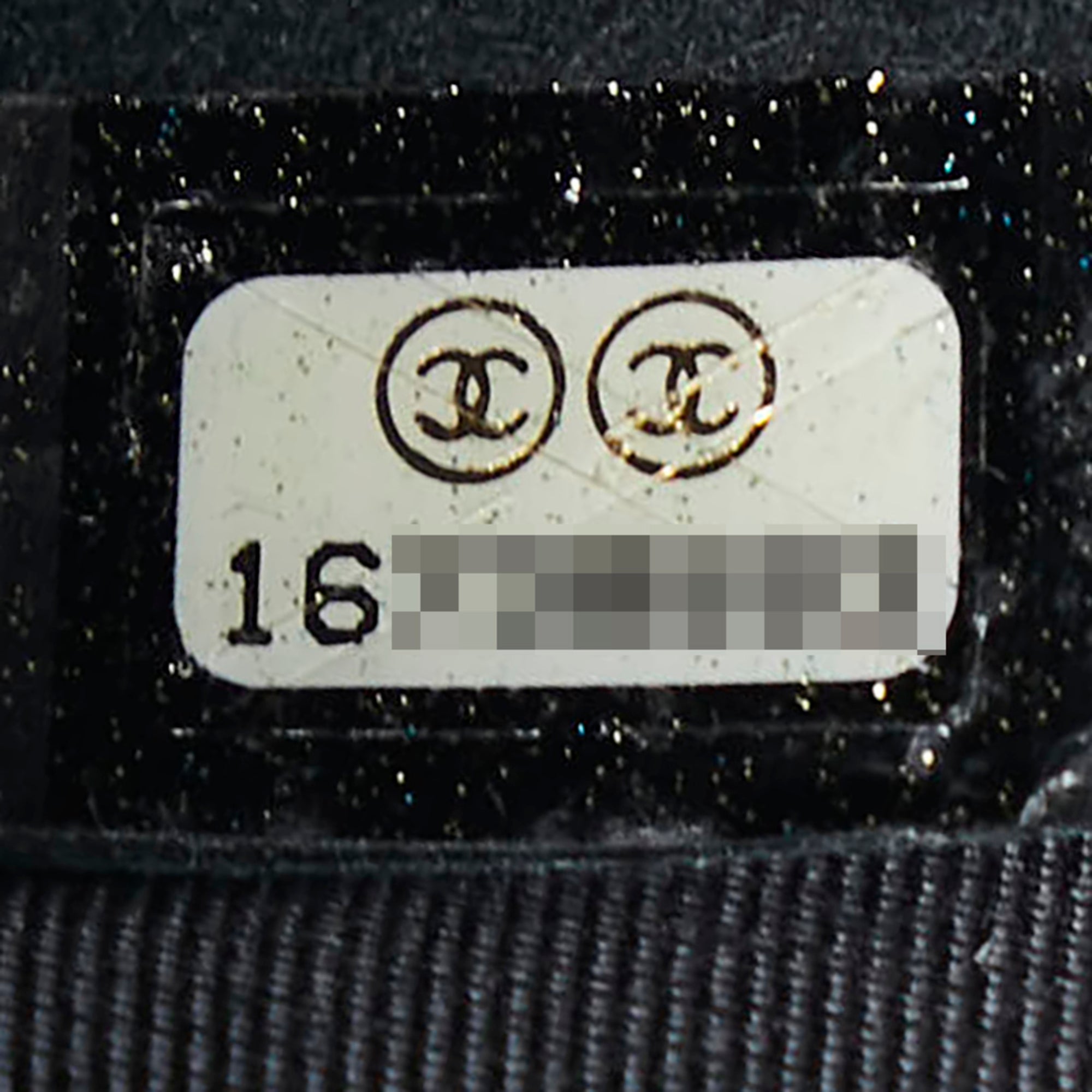 Chanel Gray Leather Shoulder Bag (Pre-Owned)