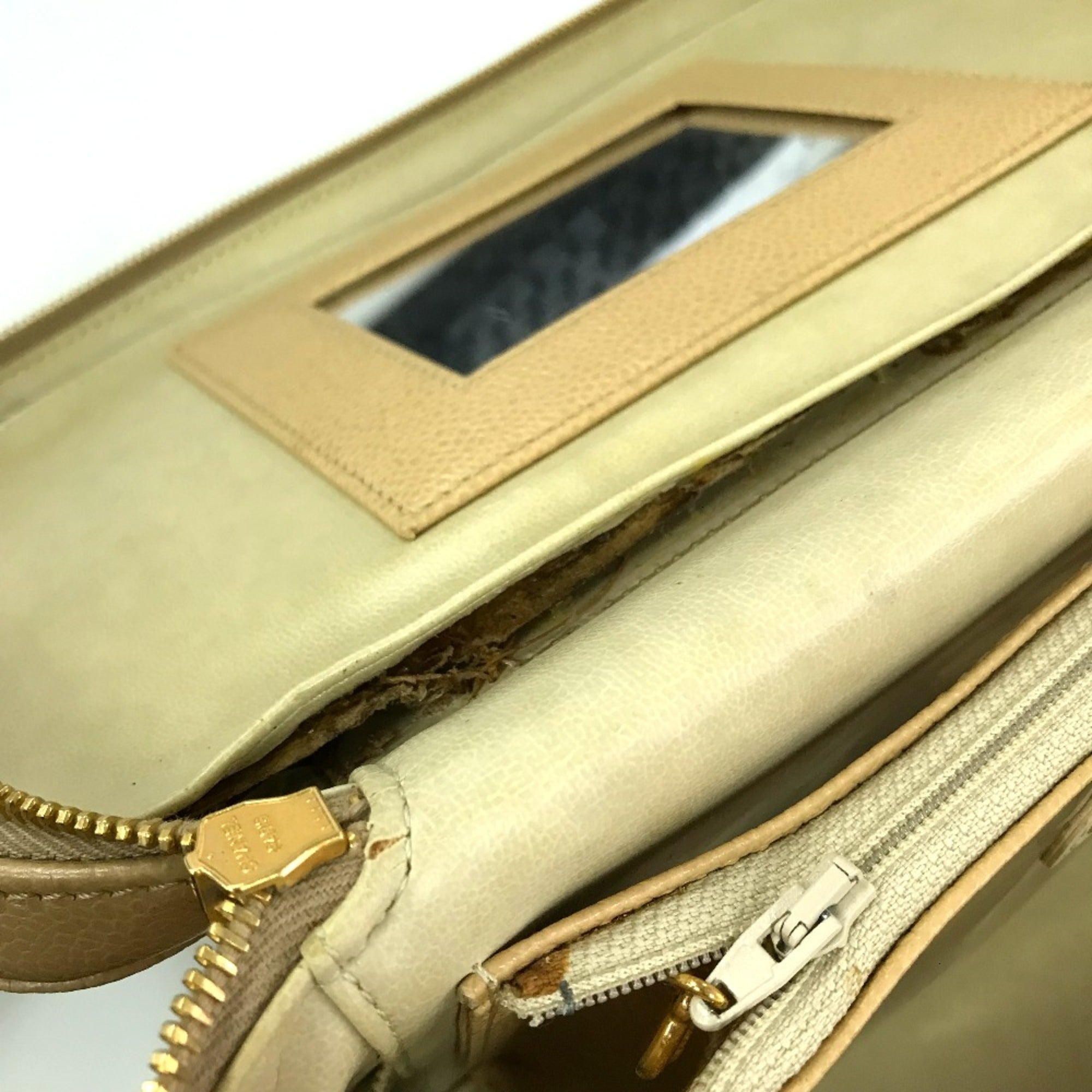 Chanel Beige Leather Shoulder Bag (Pre-Owned)