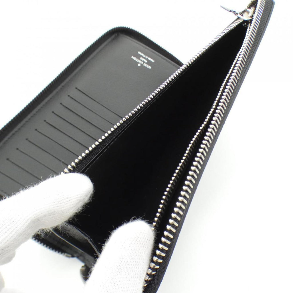 Louis Vuitton Black Taiga Leather Long Wallet (Bi-Fold) (Pre-Owned)