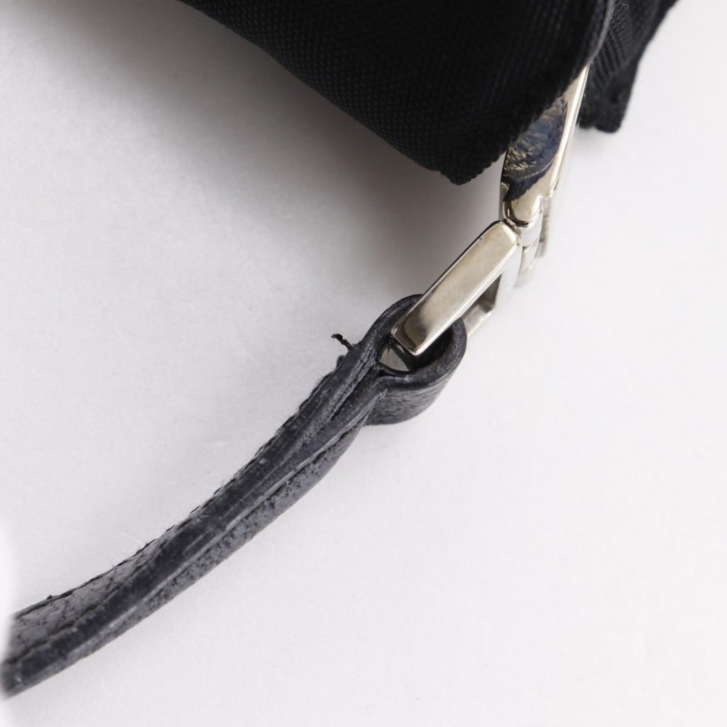 Gucci Black Nylon Canvas Shoulder Bag (Pre-Owned)